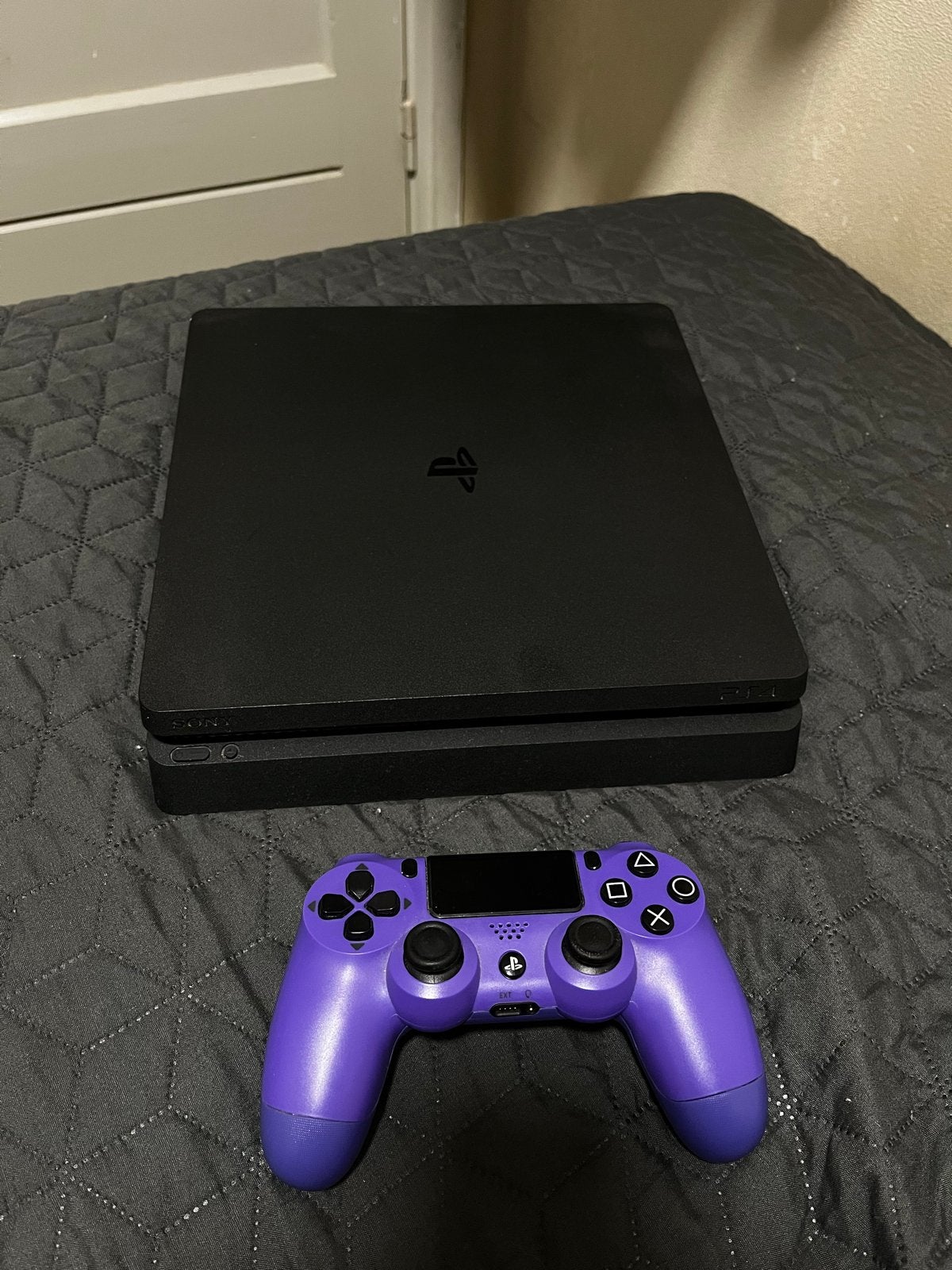 PlayStation 4 Slim met paarse controller, Spelcomputers en Games, Spelcomputers | Sony PlayStation 4, Ophalen, Gebruikt, Met 1 controller
