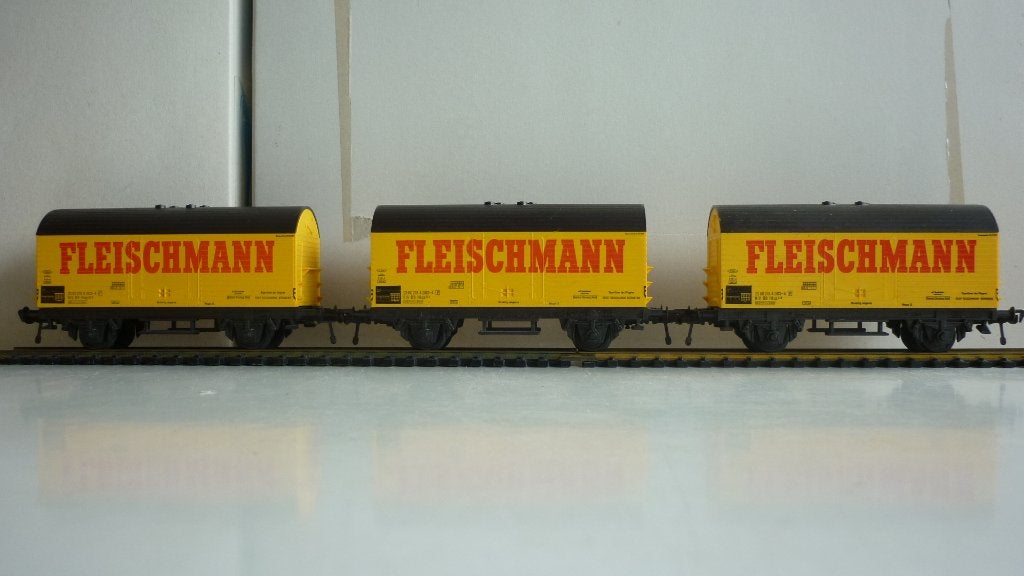 3 Fleischmann H0 gesloten goederenwagons, Gebruikt, Gelijkstroom, Fleischmann, Wagon