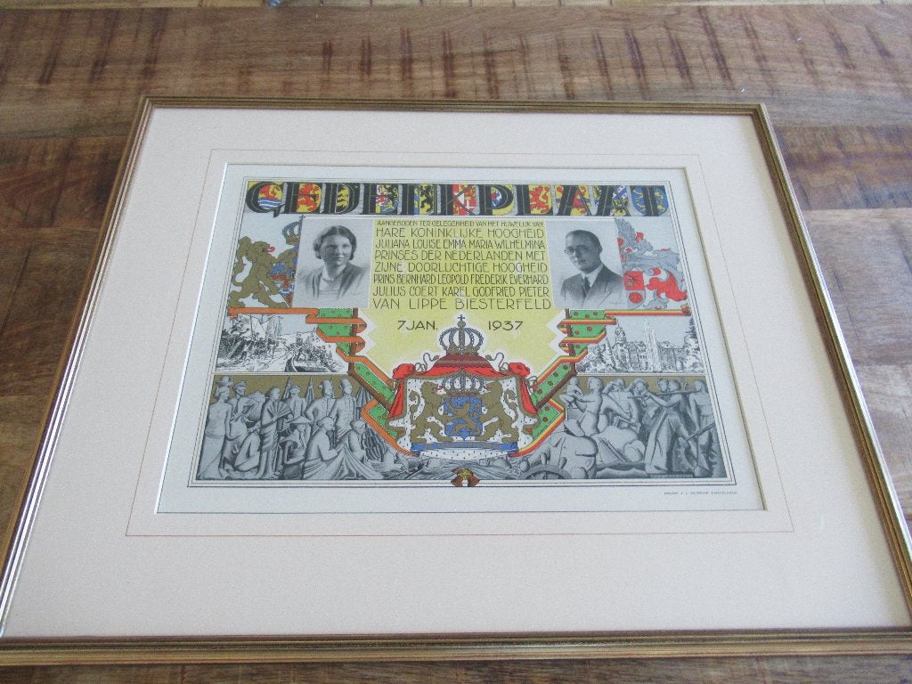 Ingelijste Gedenkplaat huwelijk Juliana en Bernhard 1937, Ophalen of Verzenden, Zo goed als nieuw, Nederland, Kaart, Foto of Prent