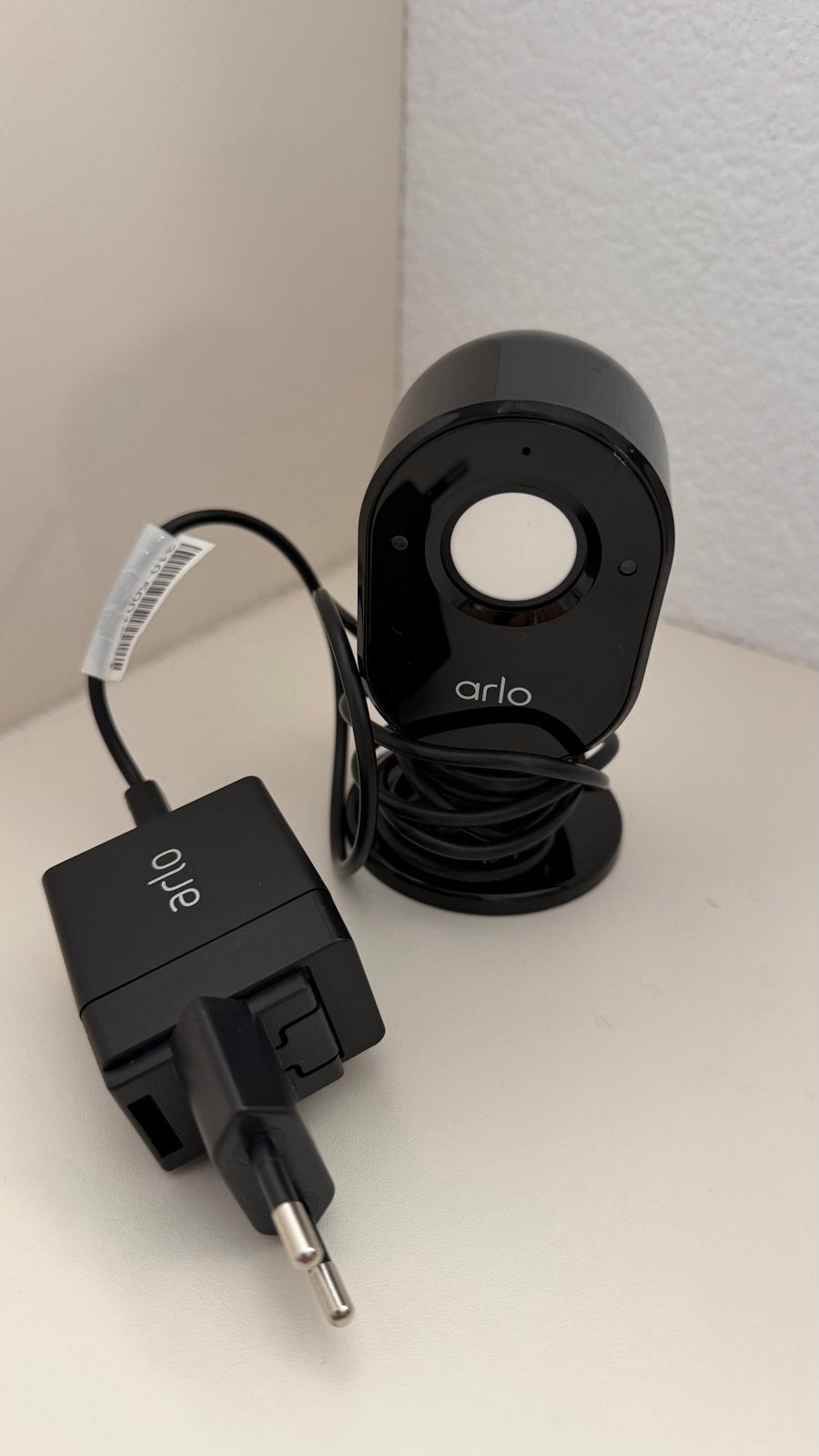 Arlo Beveiligingscamera met Adapter - Zo goed als nieuw, Ophalen of Verzenden, Zo goed als nieuw, Binnencamera