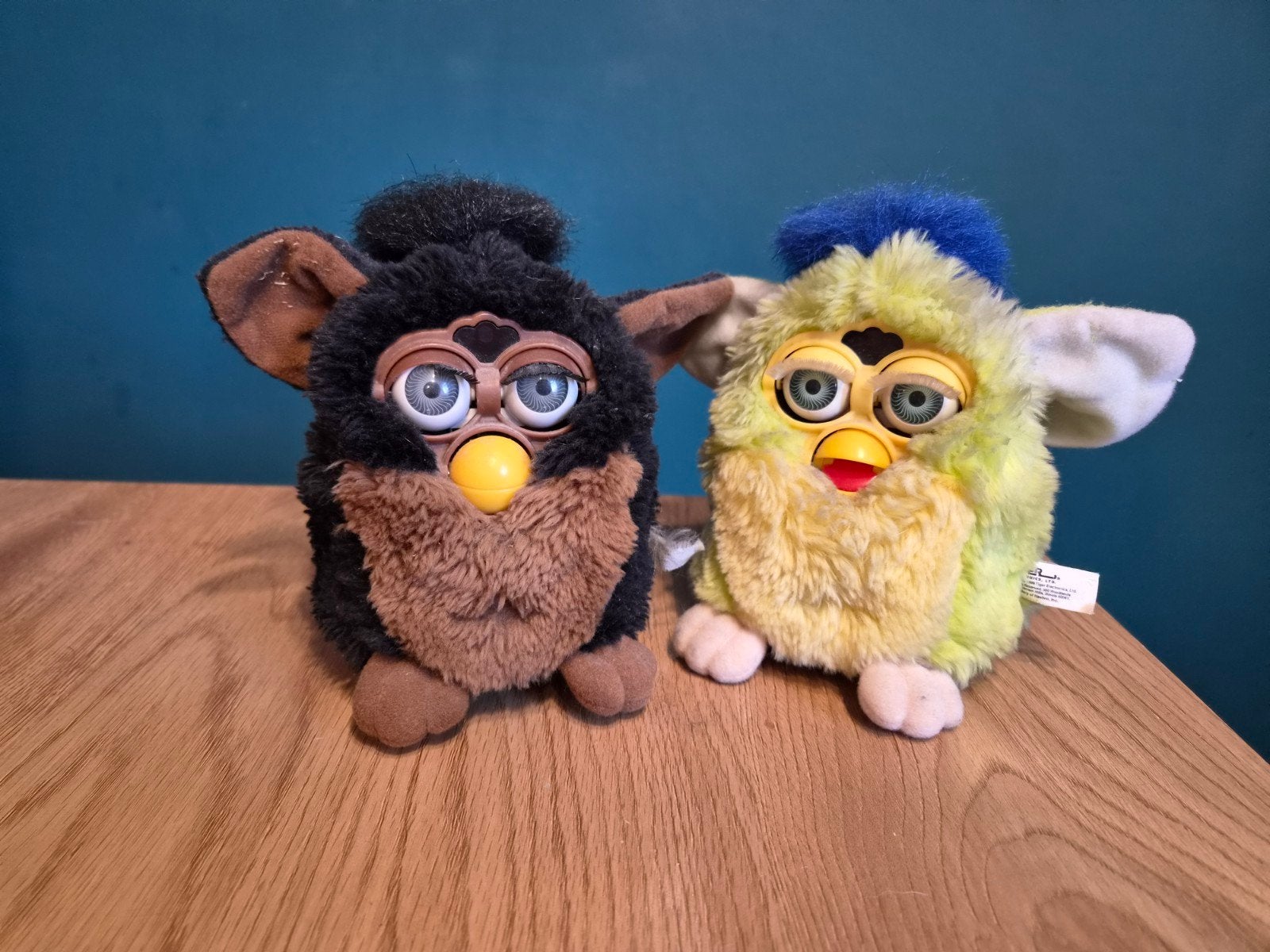 Set van 2 vintage Furby's - Zwart en Geel, Ophalen, Gebruikt, Overige merken, Overige karakters