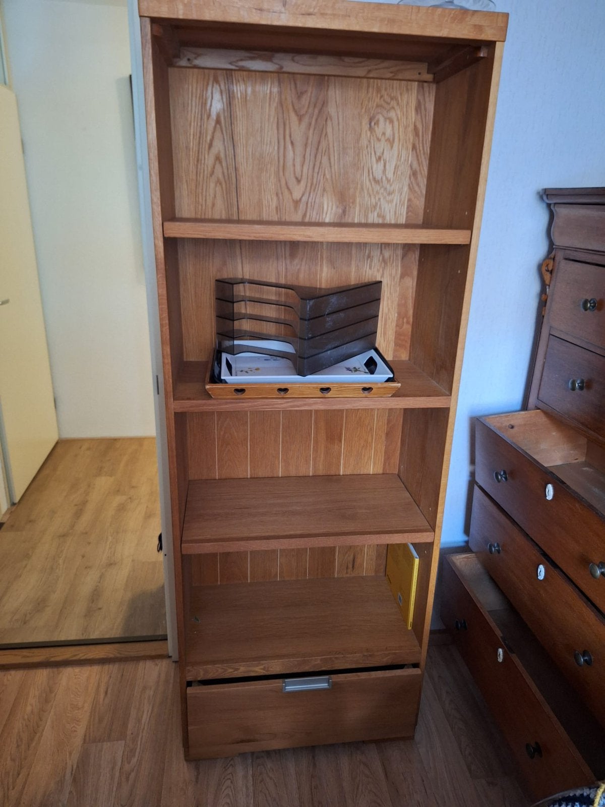 Kast en bureau gratis af te halen, Ophalen, 50 tot 100 cm, Zo goed als nieuw, Minder dan 100 cm