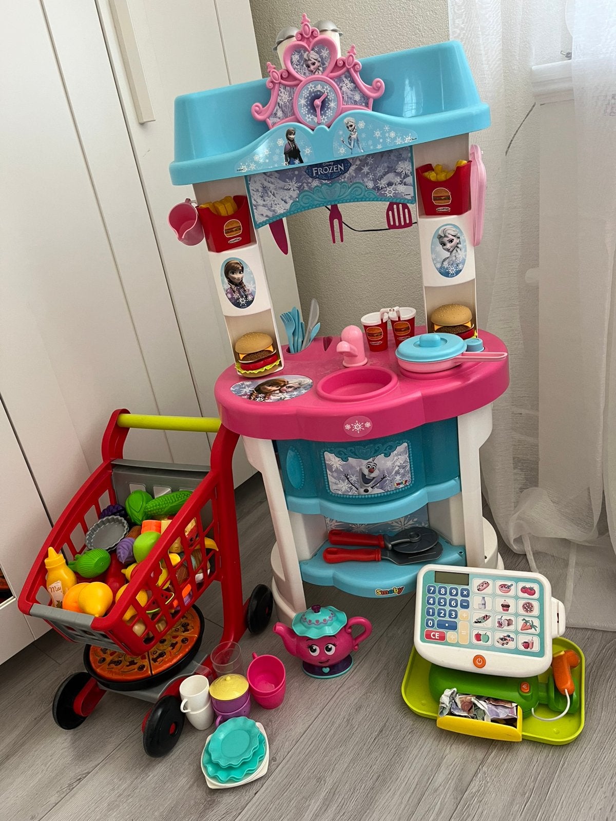 TE KOOP! Frozen keukentje met kassa plus alle accessoires, Ophalen, Zo goed als nieuw