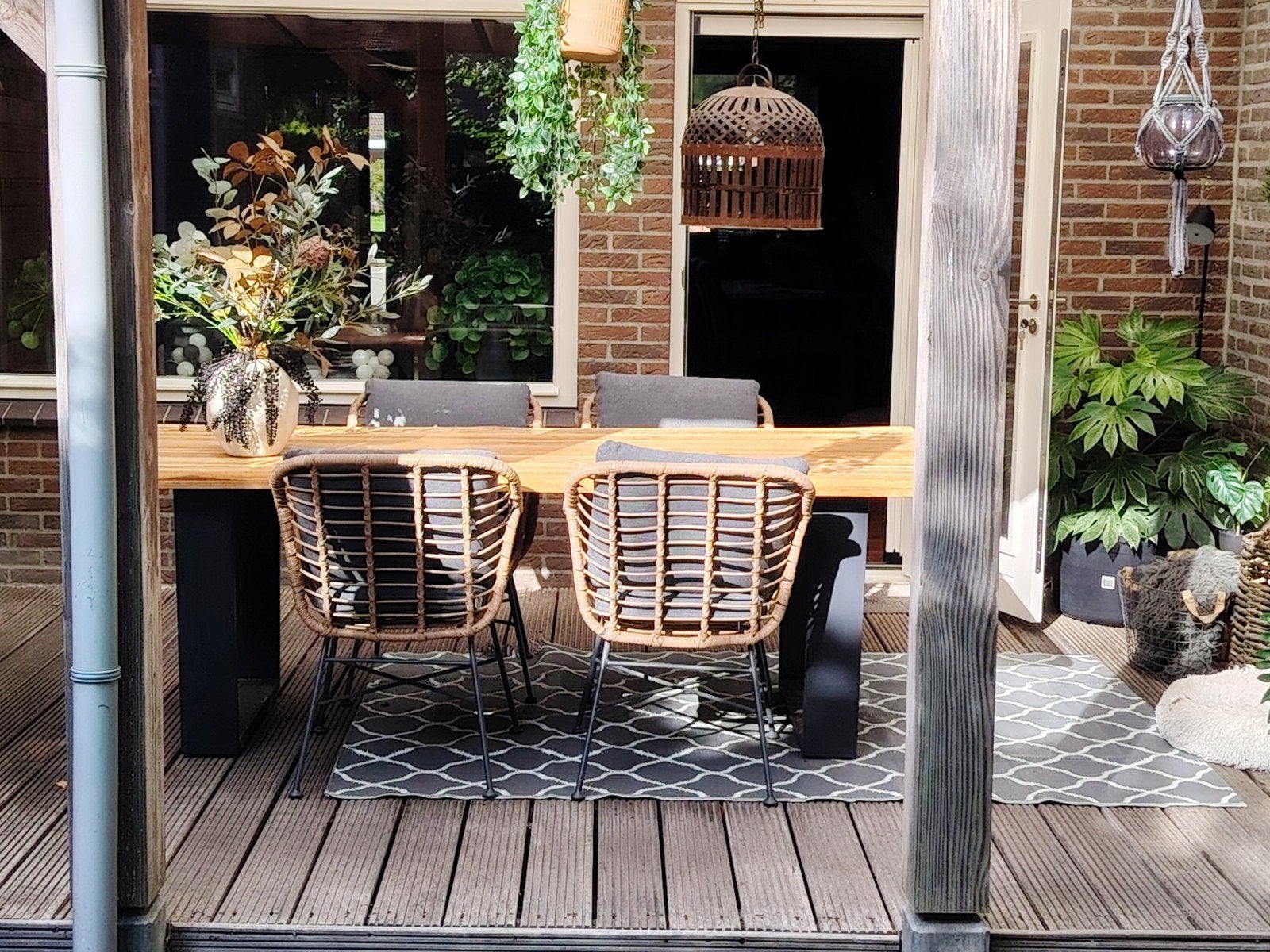 Foto 12 van Sens-Line tuinset met teakhouten tafel en wicker stoelen