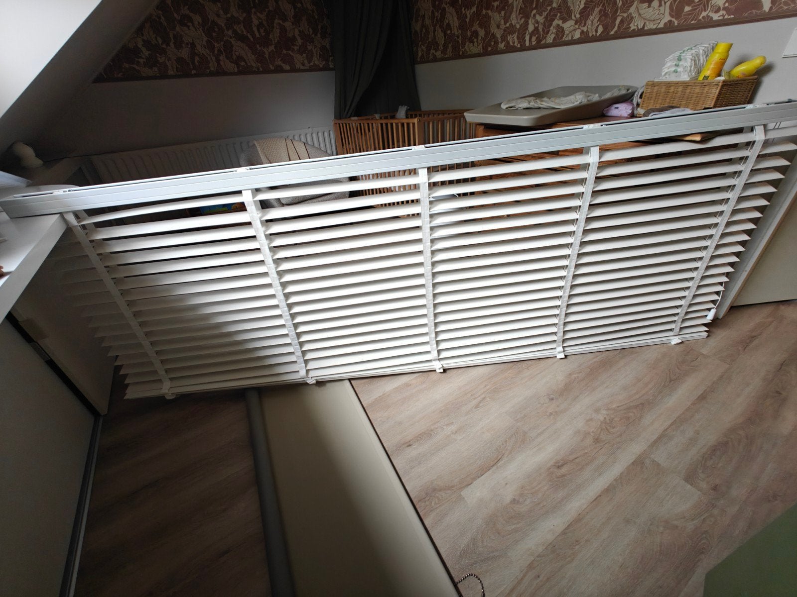 Houten jaloezieën 2400x1050mm - wit, Huis en Inrichting, Stoffering | Gordijnen en Lamellen, Gebruikt, Overige merken, Wit, Hout