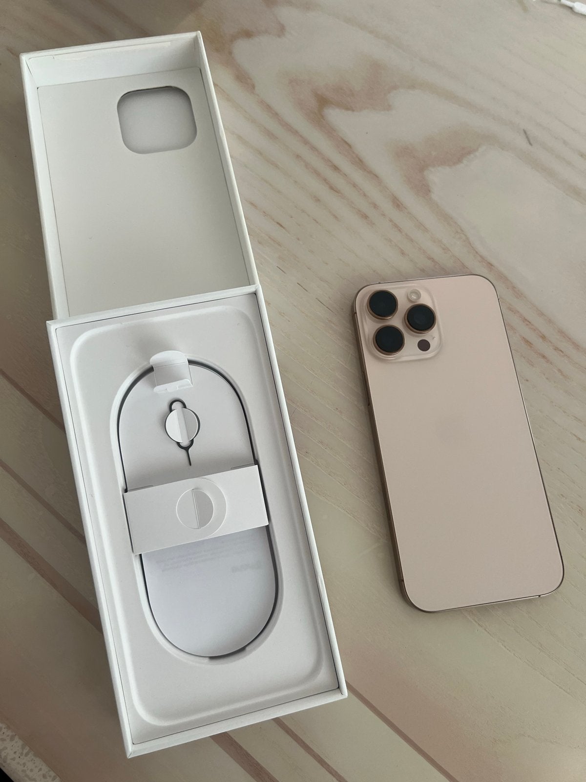 iPhone 16 Pro Max - Nieuwstaat, 256GB, Goud