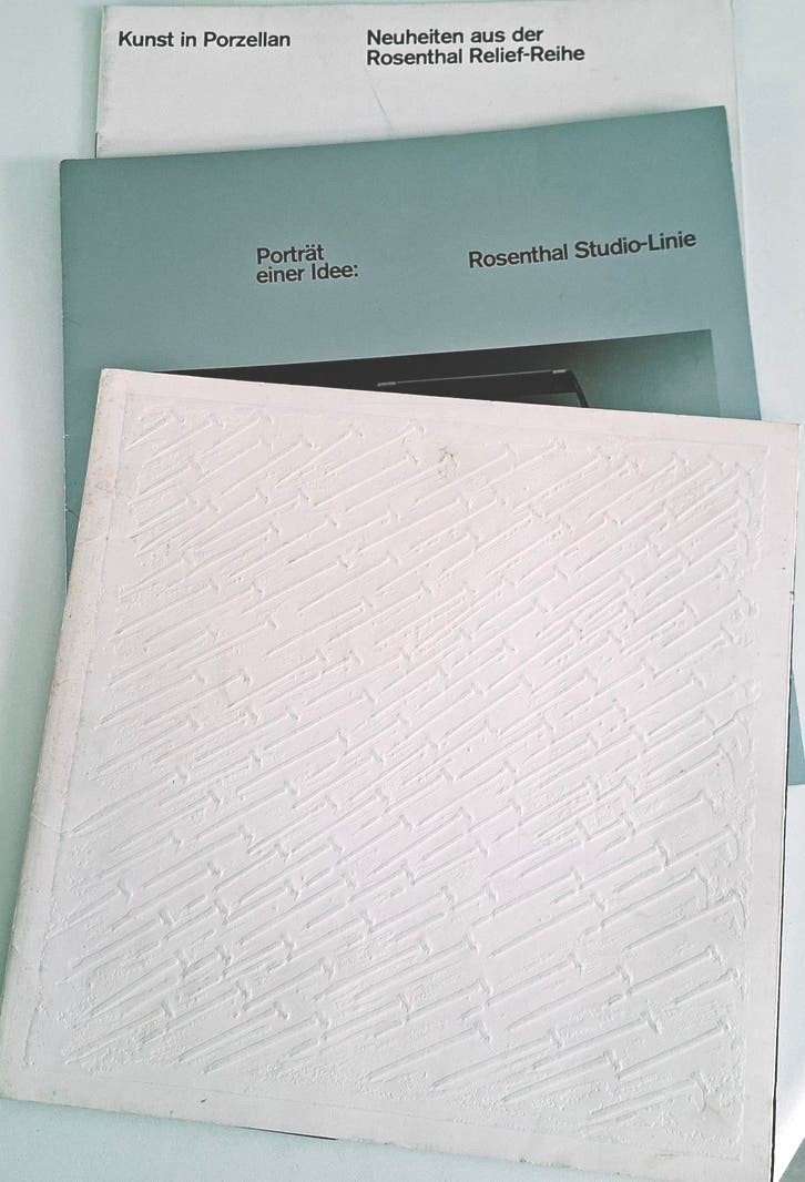 KUNST IN PORSELEIN 3 CATALOGI MET O.A.VASERELY / VALENTI, Antiek en Kunst, Ophalen