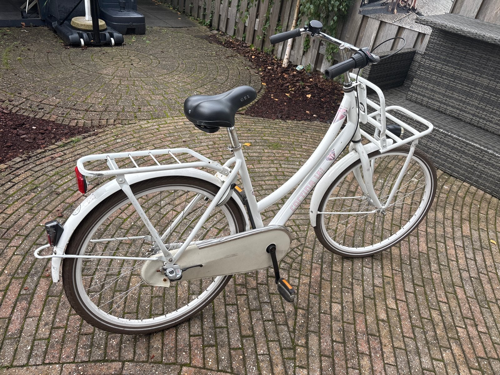 Stoere witte Cortina meidenfiets 26 inch, Fietsen en Brommers, Ophalen, Gebruikt, Terugtraprem, 20 inch of meer