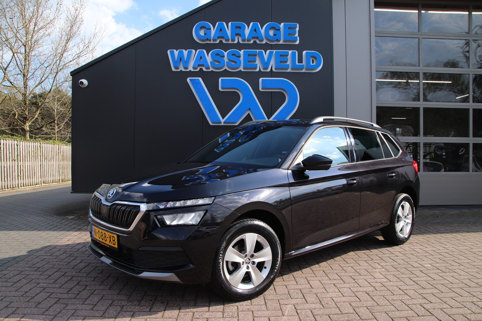 Skoda Kamiq 1.0 TSI 110PK Sport Business NL1-Eigen Stoelverw, Auto's, Voorwielaandrijving, Dealer onderhouden, Gebruikt, Origineel Nederlands