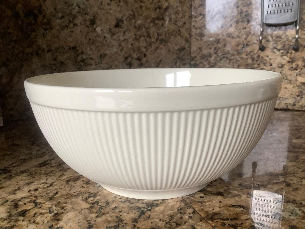 Wedgwood diepe schaal saladekom fruitschaal Ø 23cm, Ophalen, Overige materialen, Nieuw, Schaal of Schalen