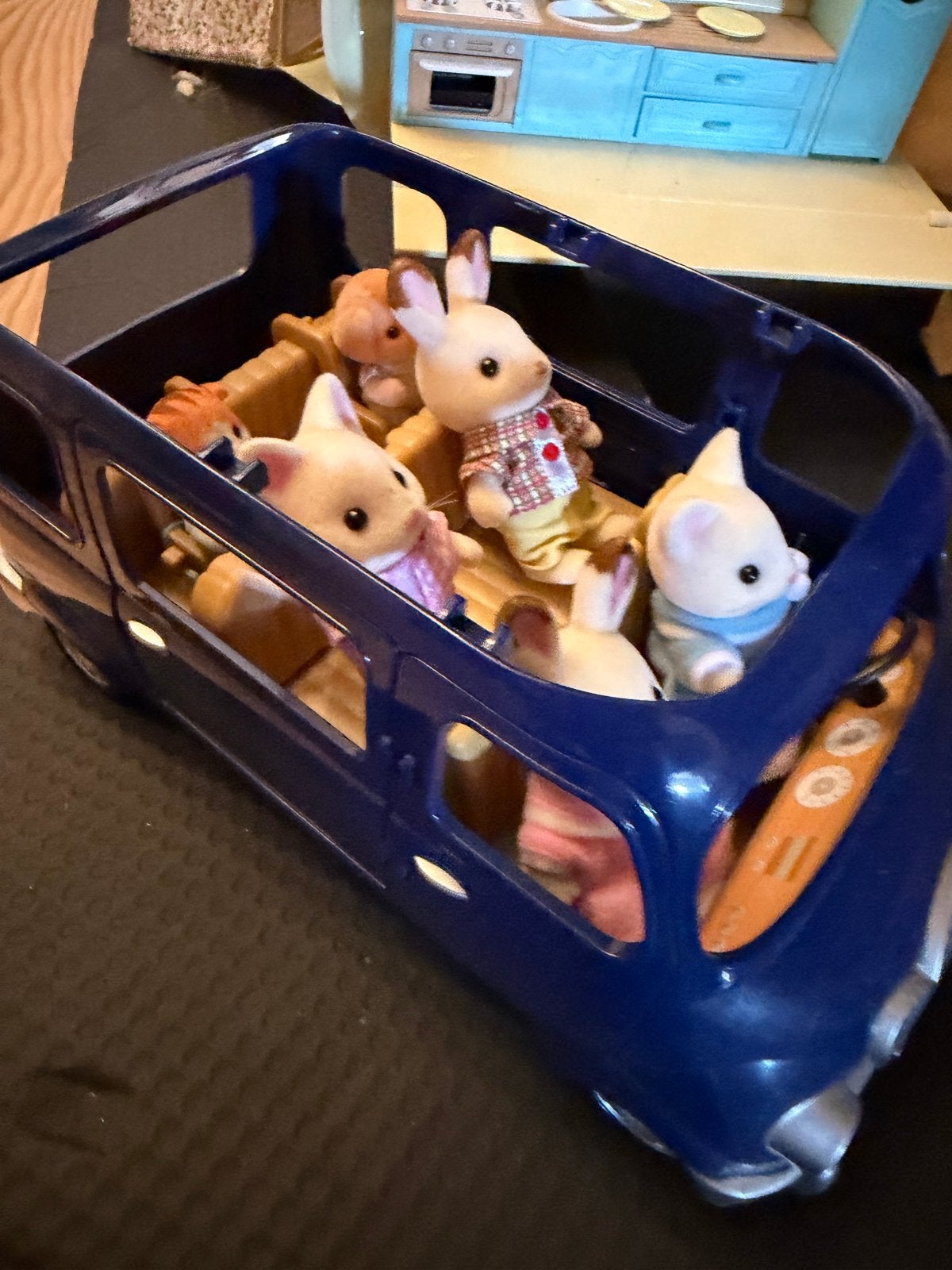 Sylvanian Families Caravan met auto en crèche met accessoire, Ophalen of Verzenden, Gebruikt, Jongen of Meisje