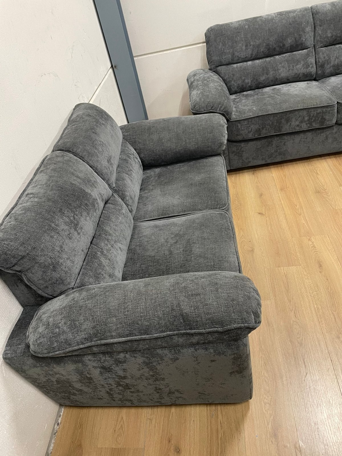 Mooie luxe suede 3 en 2 zitsbank - GEREINIGD!!!, Ophalen, 75 tot 100 cm, Zo goed als nieuw, Rechte bank