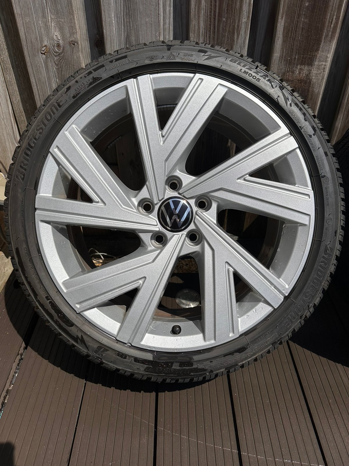 Originele VW Golf 8 Bergamo 18 inch velgen 8mm+ winterbanden, Auto-onderdelen, 18 inch, Banden en Velgen, Nieuw, 225 mm
