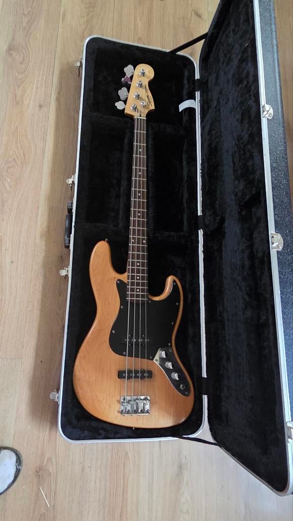 Squier Jazz Bass met Thomann E-Bass Case, Ophalen of Verzenden, Zo goed als nieuw, Elektrisch