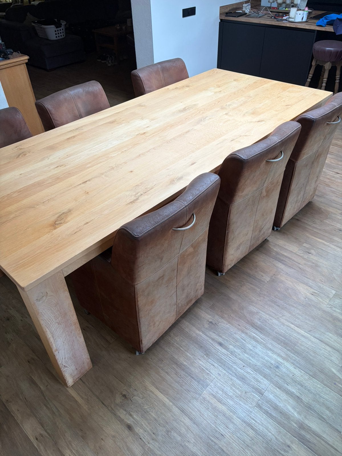 Tafel met stoelen, Ophalen