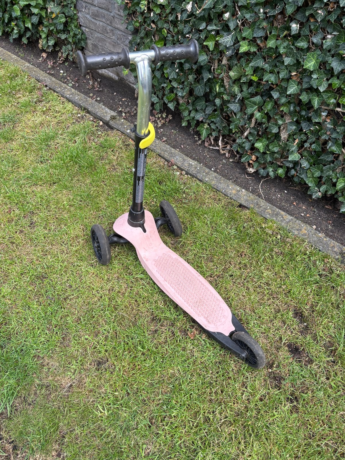 Roze kinderstep met 3 wielen - Gebruikt, Fietsen en Brommers, Ophalen, Gebruikt, Gewone step
