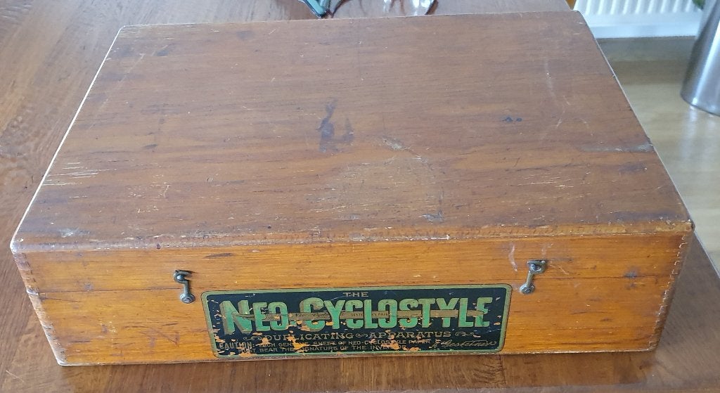 Neo Cyclostyle, Ophalen