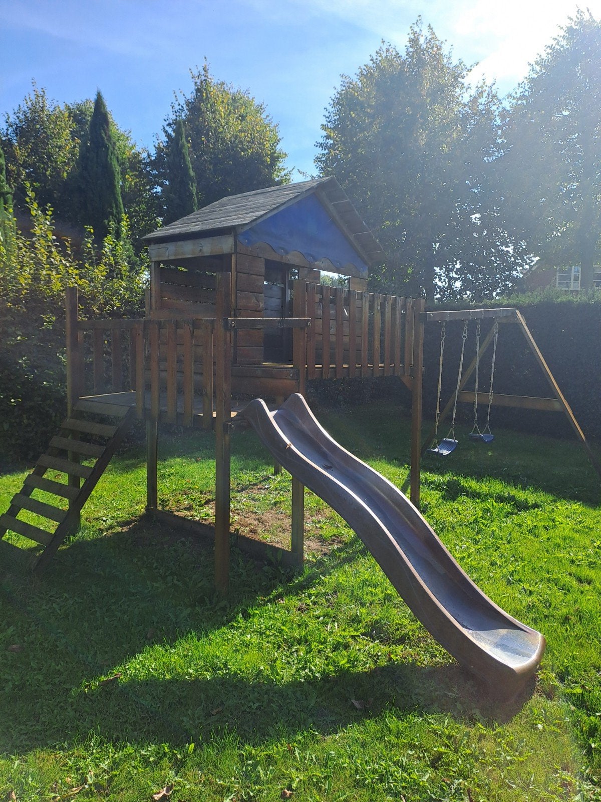 Houten speelhuis met glijbaan en schommels, Kinderen en Baby's, Ophalen, Gebruikt, Glijbaan