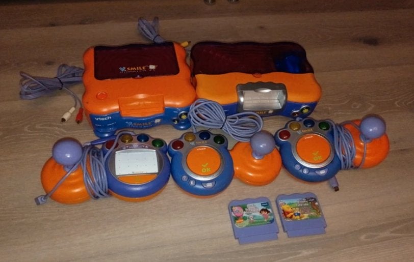 V smile spelcomputers met 2 spellen en joy sticks, Ophalen of Verzenden