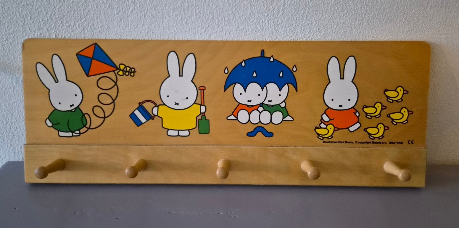 Vintage Retro Nijntje Kapstok
Leuke kapstok met 5 haakjes, Antiek en Kunst, Ophalen of Verzenden