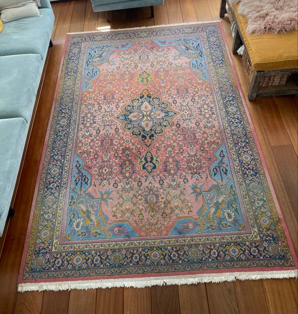 Vintage Perzisch wollen tapijt - Roze, blauw en oker kleurig, Huis en Inrichting, Stoffering | Tapijten en Kleden, Ophalen, Gebruikt