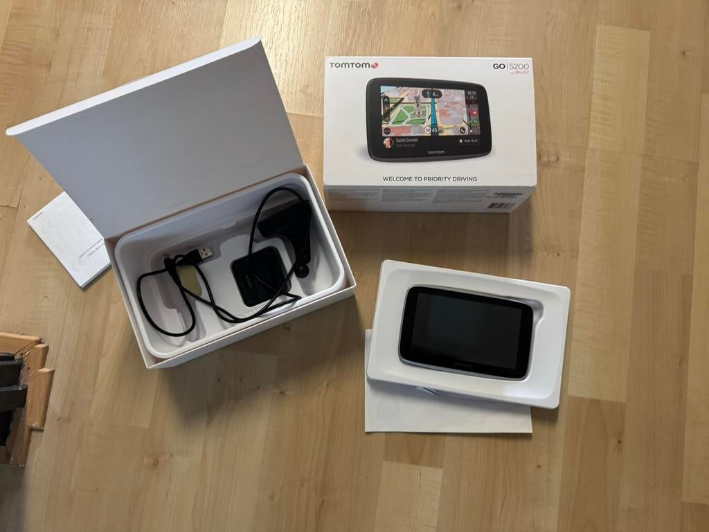 Tom tom go 5200 wifi, Auto diversen, Ophalen of Verzenden, Zo goed als nieuw