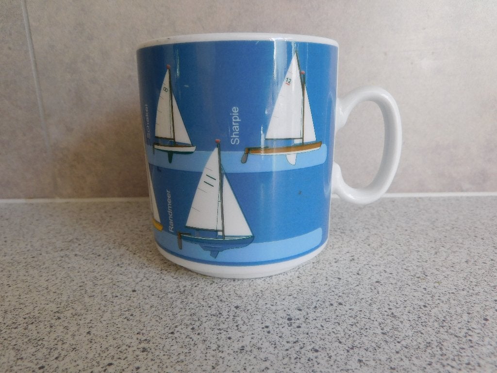 Mok 250 ml. 9x8 cm. Zeilbootjes Flyer, Overige merken, Ophalen of Verzenden, Zo goed als nieuw, Overige stijlen