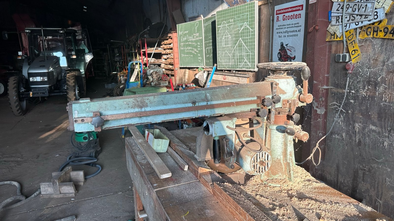 Robuuste afkortzaag Vanguard 350 met twee nieuwe bladen, Doe-het-zelf en Verbouw, Gereedschap | Zaagmachines, Gebruikt, Cirkelzaag