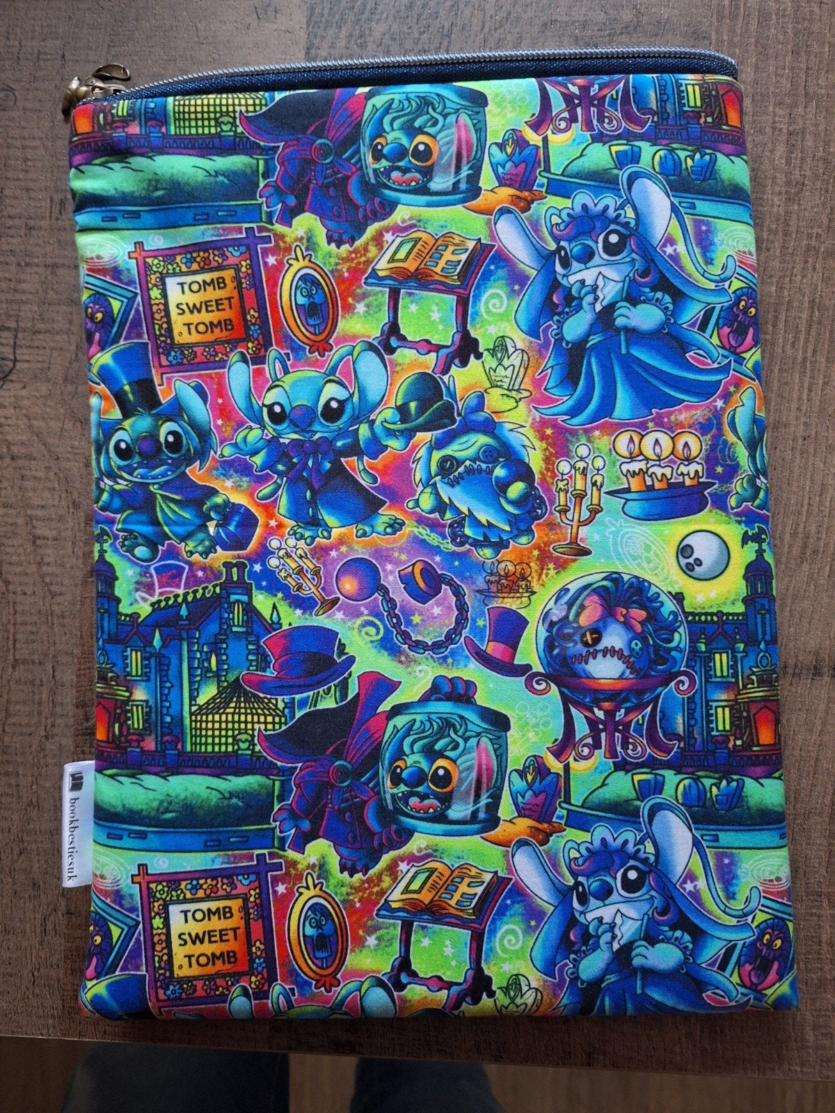 Booksleeve van BookbestiesUK Stitch phantom manor, Ophalen of Verzenden, Nieuw