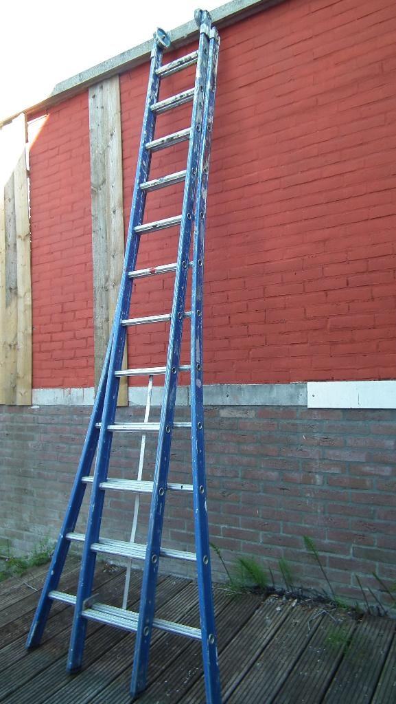 Skyworks 2 delige ladder, Echte schilders ladder, stevig !, Doe-het-zelf en Verbouw, Ladders en Trappen, Ophalen, Gebruikt, Ladder