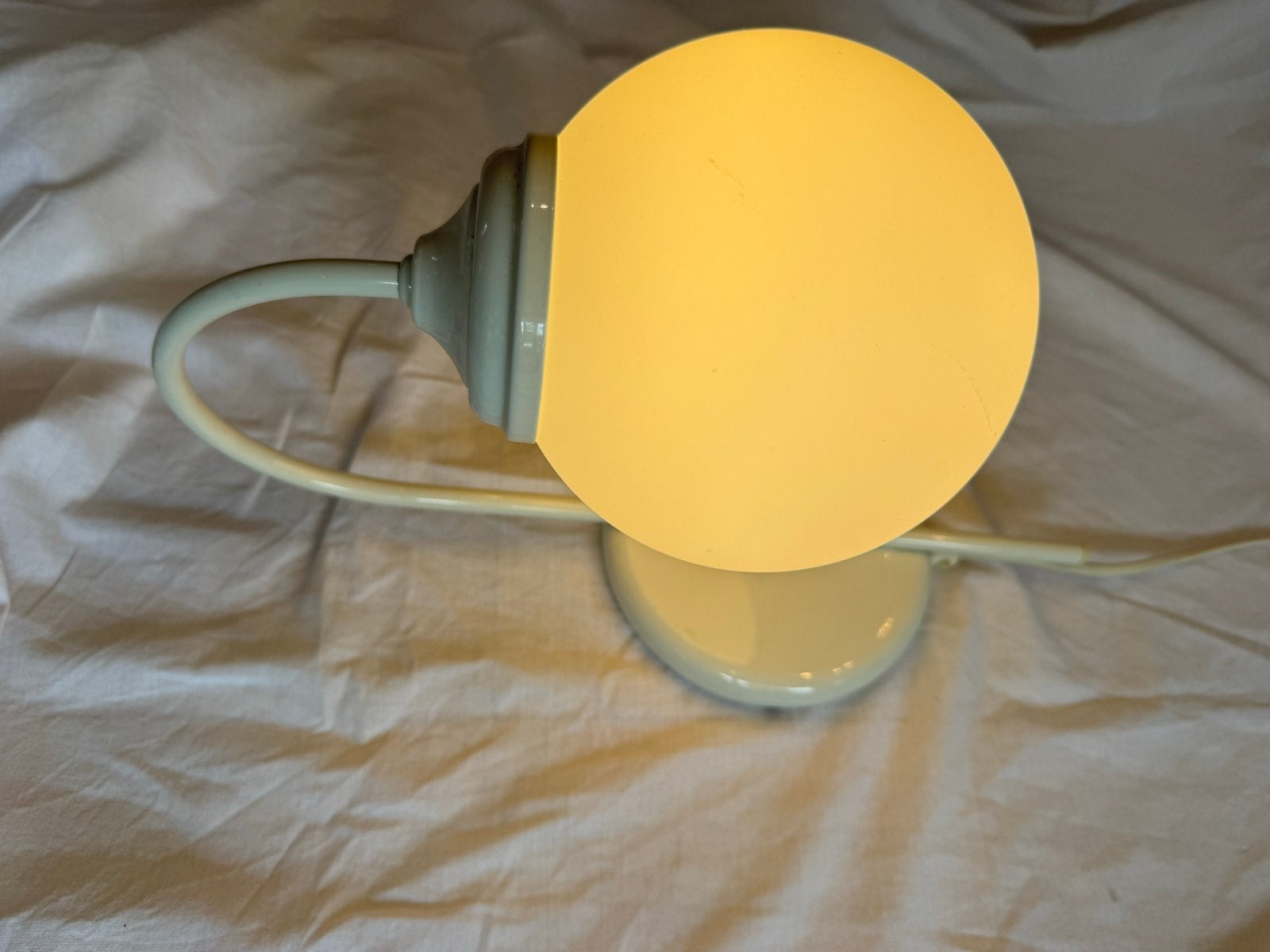 Retro Bollampje - Vintage Wandlamp met Melkglas Bol, Metaal, Wit, Overige merken, Gebruikt