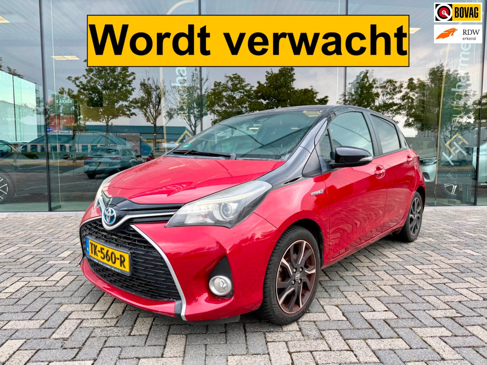 Toyota Yaris 1.5 Hybrid automaat Dynamic Bi-Tone, Auto's, 4 cilinders, 1070 kg, 49 €/maand, Bedrijf