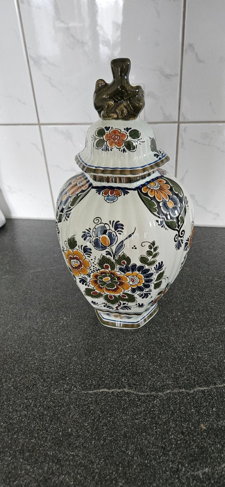 Delfts polychroom vaas met deksel, handwerk, Ophalen