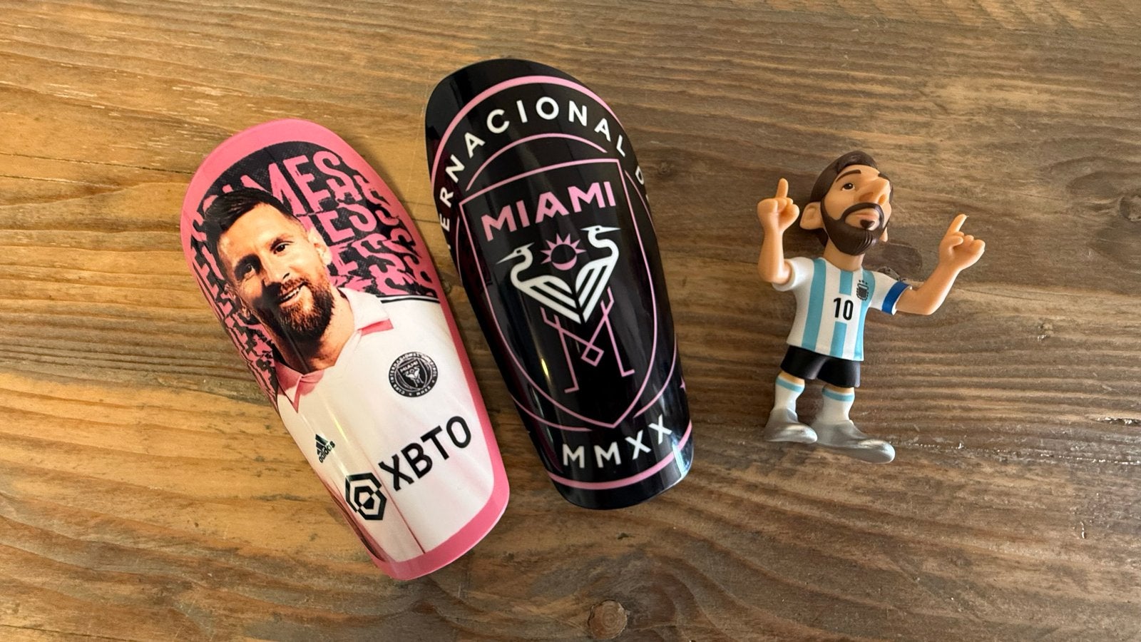 Messi scheenbeschermers Inter Miami + Messi figuur, Ophalen, Nieuw, Clubaccessoires