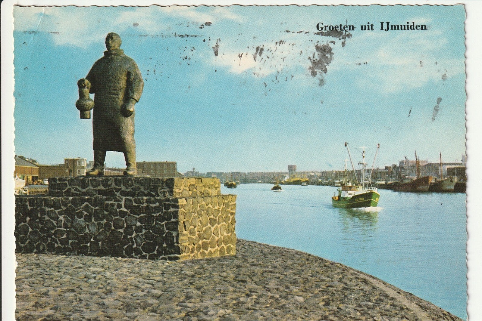 IJMUIDEN VISSERSHAVEN MONUMENT VISKOTTER NAAR ZEE, Ophalen of Verzenden, Gelopen, Noord-Holland