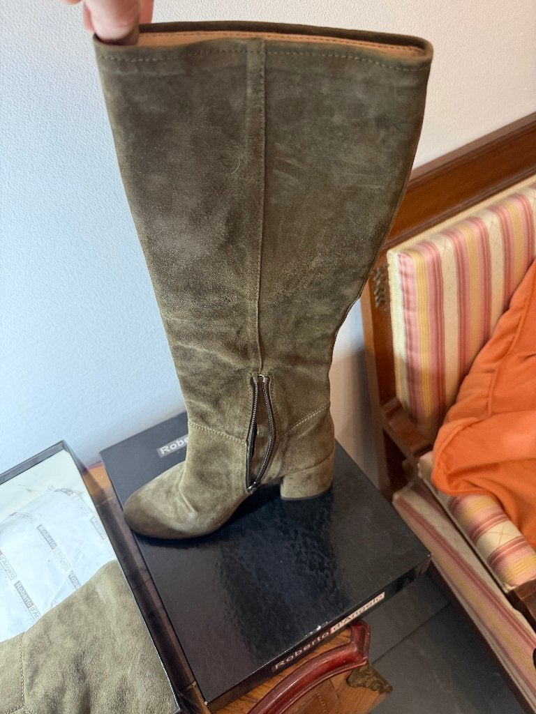 Pura López prachtige suède hoge laarzen (olijfgroen) Maat 35, Kleding | Dames, Schoenen, Hoge laarzen, Ophalen of Verzenden, Zo goed als nieuw