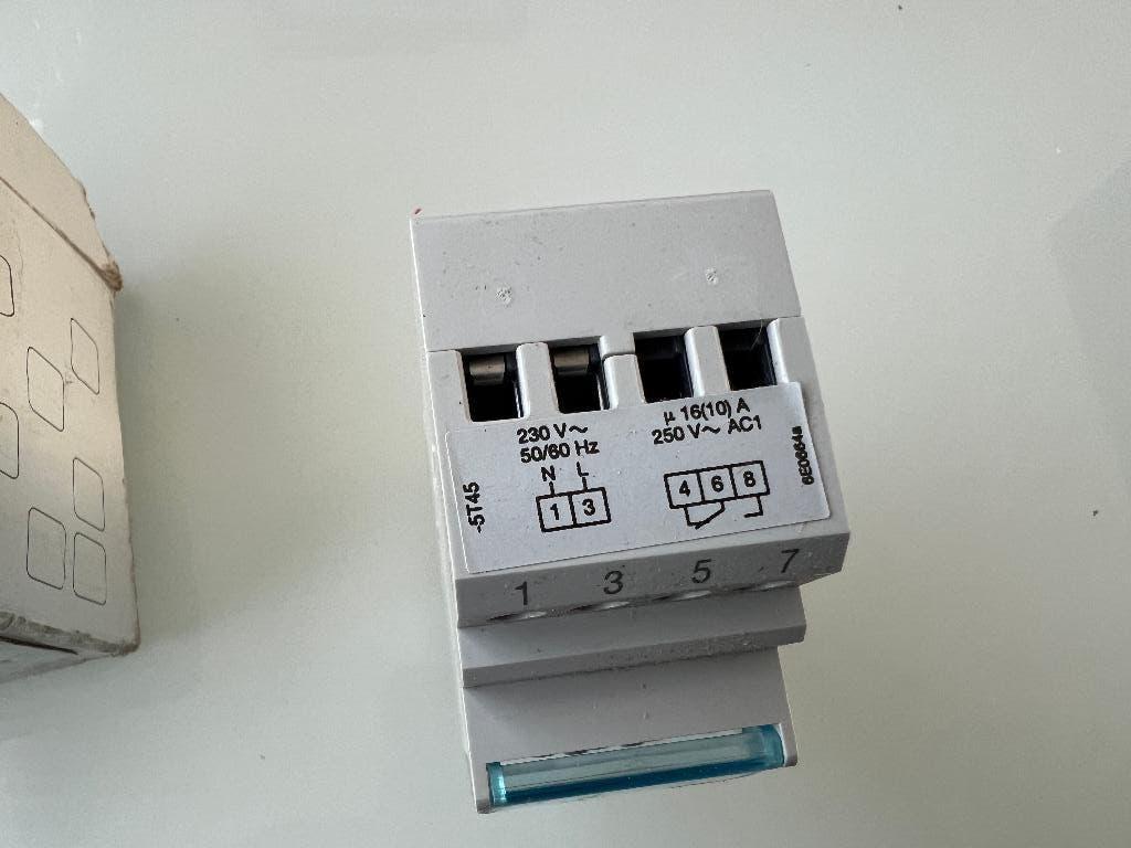 Hager digitale schakelklok EGN103 – Nieuw in doos, Ophalen of Verzenden, Nieuw, Schakelaar