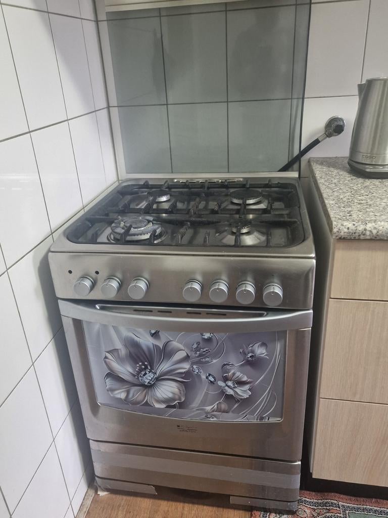 Gasfornuis met oven - 3 van 4 gaspitten werken, Gebruikt, 60 cm of meer, Gas, Vrijstaand