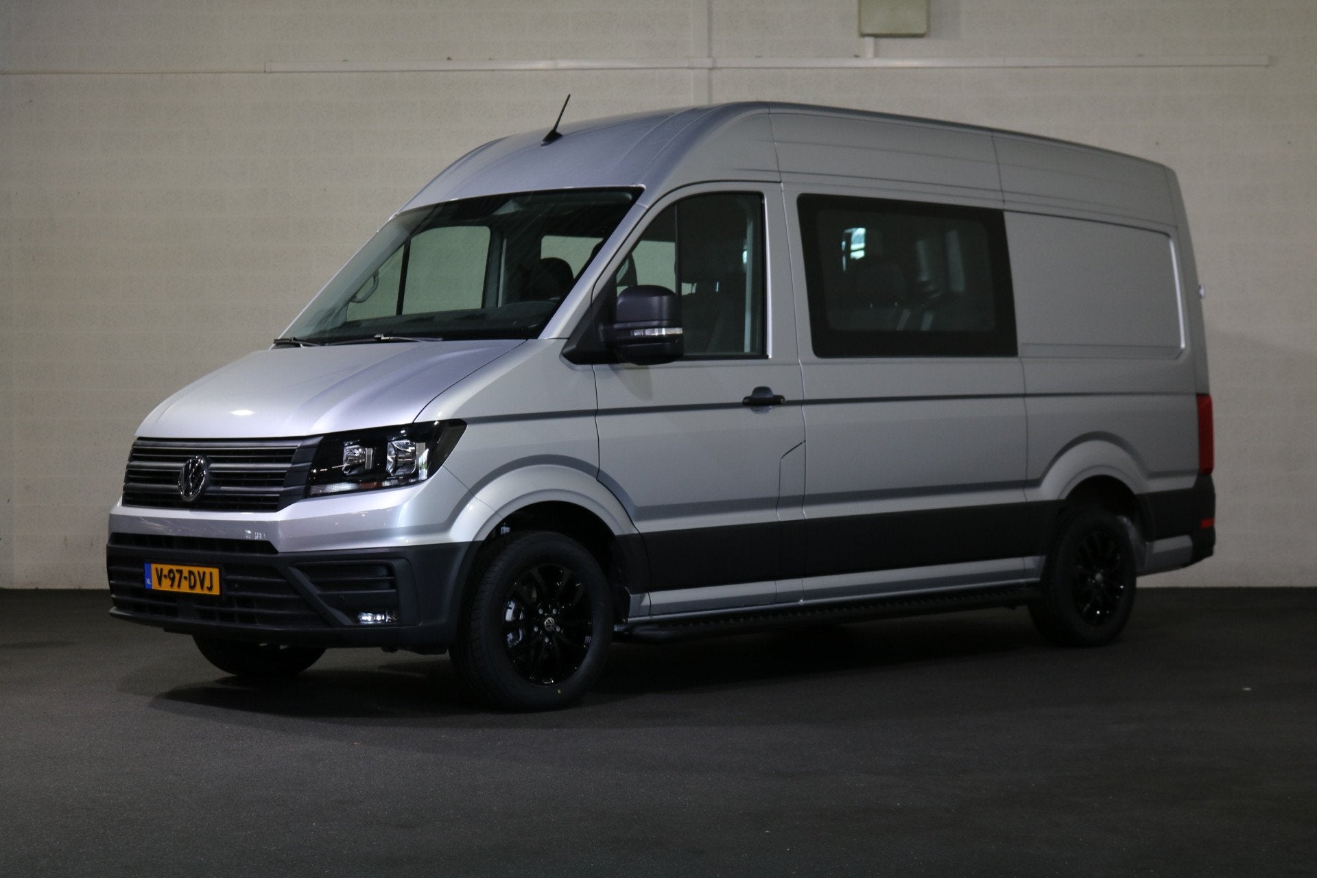 Volkswagen Crafter 2.0 TDI 140pk L3 H3 DC Automaat Airco Nav, Auto's, Stof, Gebruikt, 4 cilinders, Lichtsensor