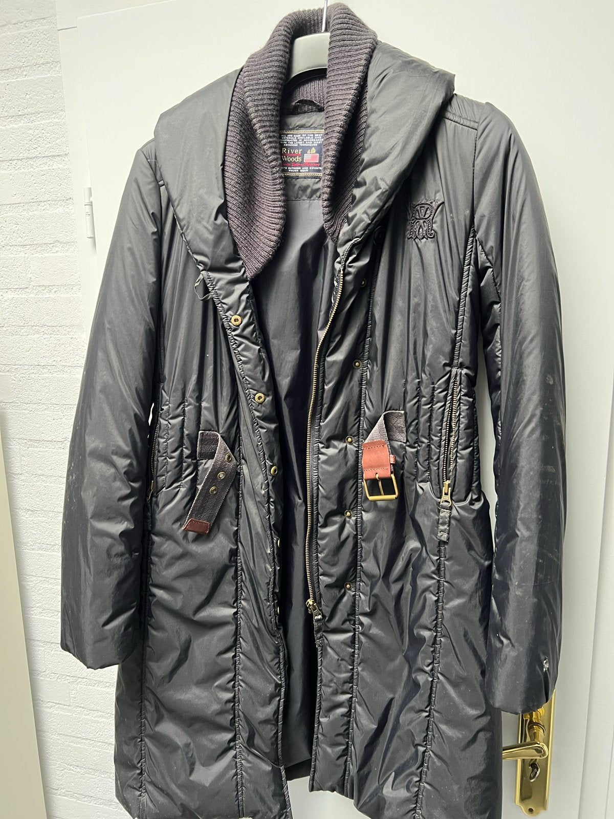 Zwarte lange Riverwoods winterjas met ceintuur - Maat M, Kleding | Dames, Jassen | Winter, Ophalen, Gedragen, Maat 38/40 (M), Zwart