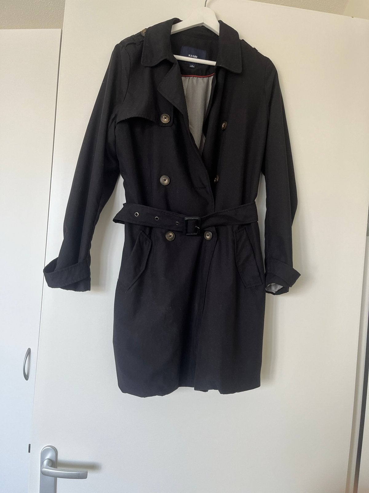 Kiabi Zwarte Trenchcoat - Maat S, Kleding | Dames, Ophalen of Verzenden, Zo goed als nieuw, Maat 36 (S), Zwart
