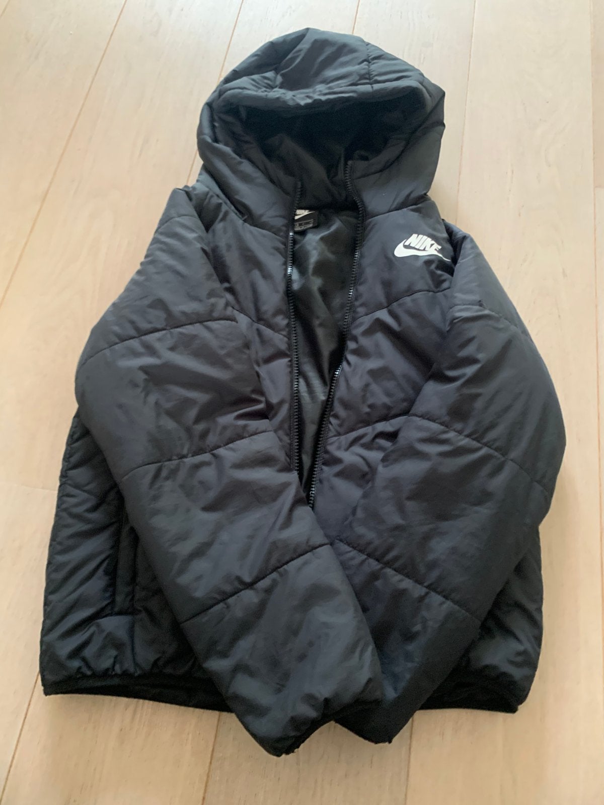 Zwarte Nike jas, Ophalen of Verzenden, Zo goed als nieuw, Zwart