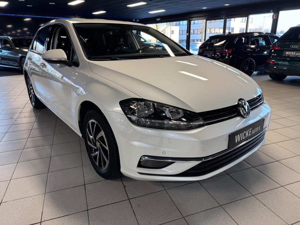 Volkswagen Golf 1.0 TSI Comfortline 85 KW 6 bak Navigatie Cr, Auto's, Stof, Gebruikt, Wit, Bedrijf