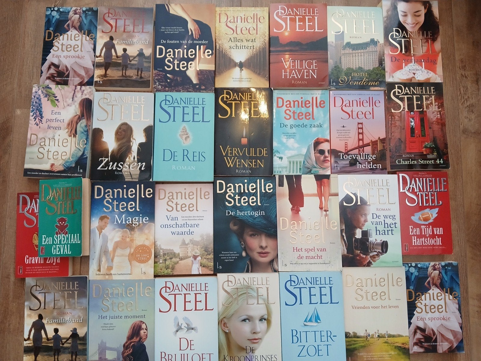 98 stuks Danielle Steel - 1 koop - bieden, Ophalen, Gelezen