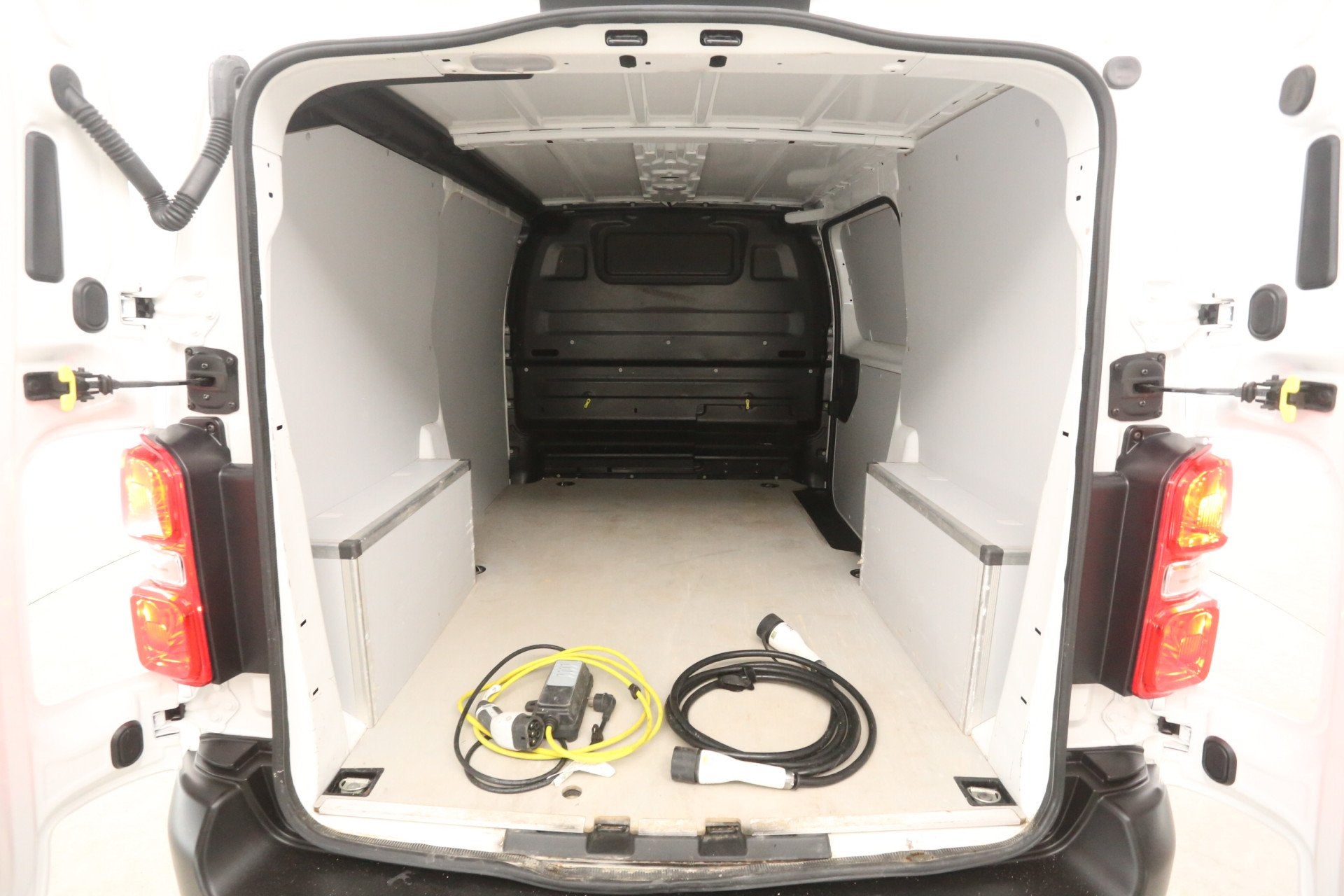 Opel Vivaro-e 75 kWh L2H1 | Snelladen | Airco | Camera | Cru, Automaat, Gebruikt, Parkeersensor, Wit