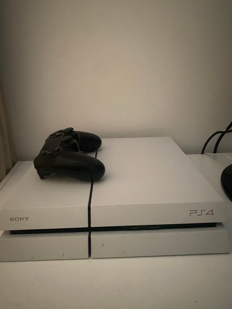 Witte PlayStation 4 Slim met controller, Spelcomputers en Games, Spelcomputers | Xbox One, Zo goed als nieuw, 500 GB, Met 1 controller