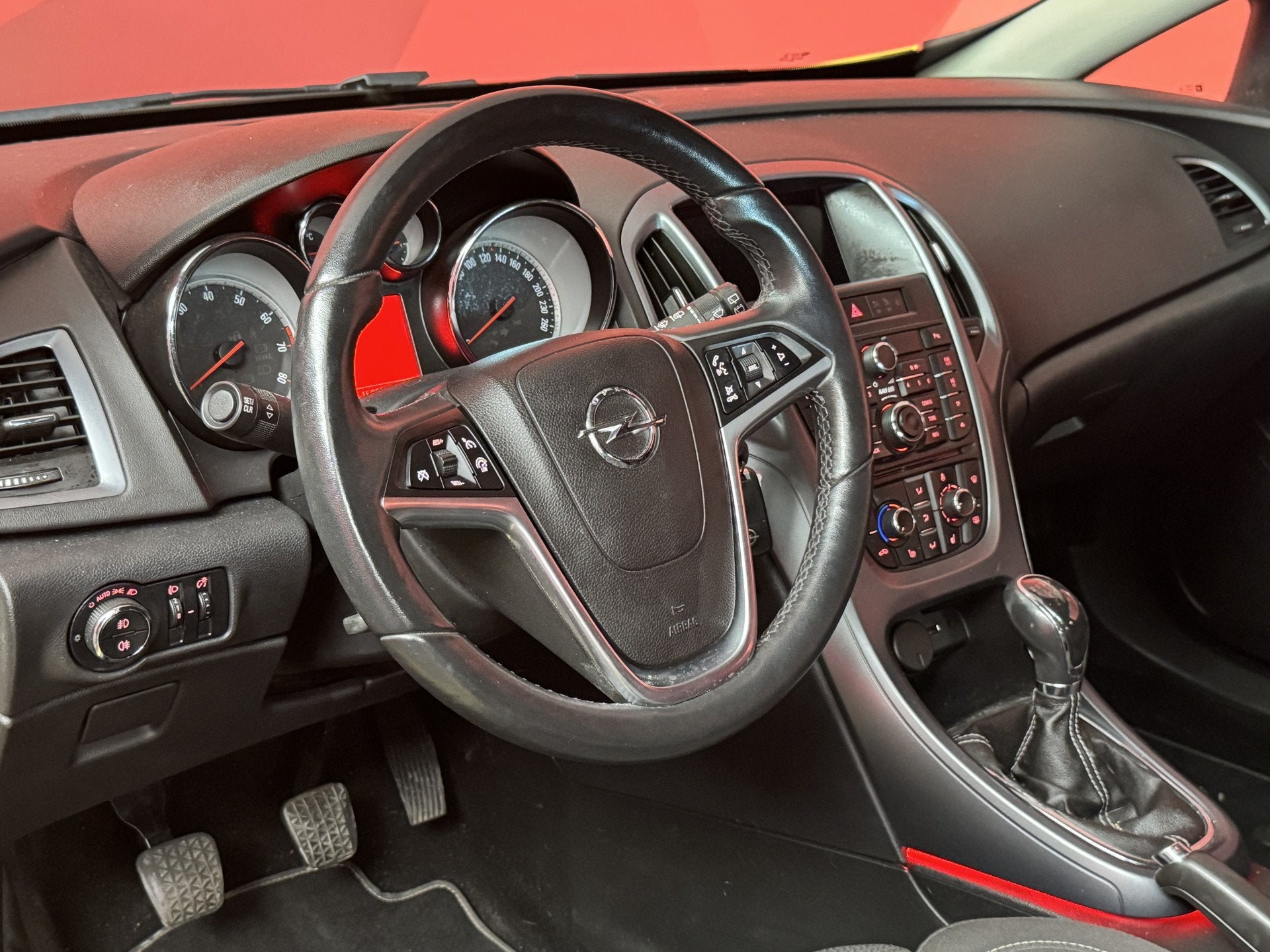 Opel Astra GTC 1.6 T Sport, Auto's, Opel, Euro 5, Stof, Gebruikt, Zwart