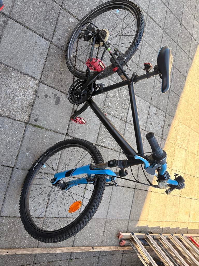 B'Twin Rockrider 24 inch kinderfiets, Velgrem, Ophalen of Verzenden, Handrem, Gebruikt