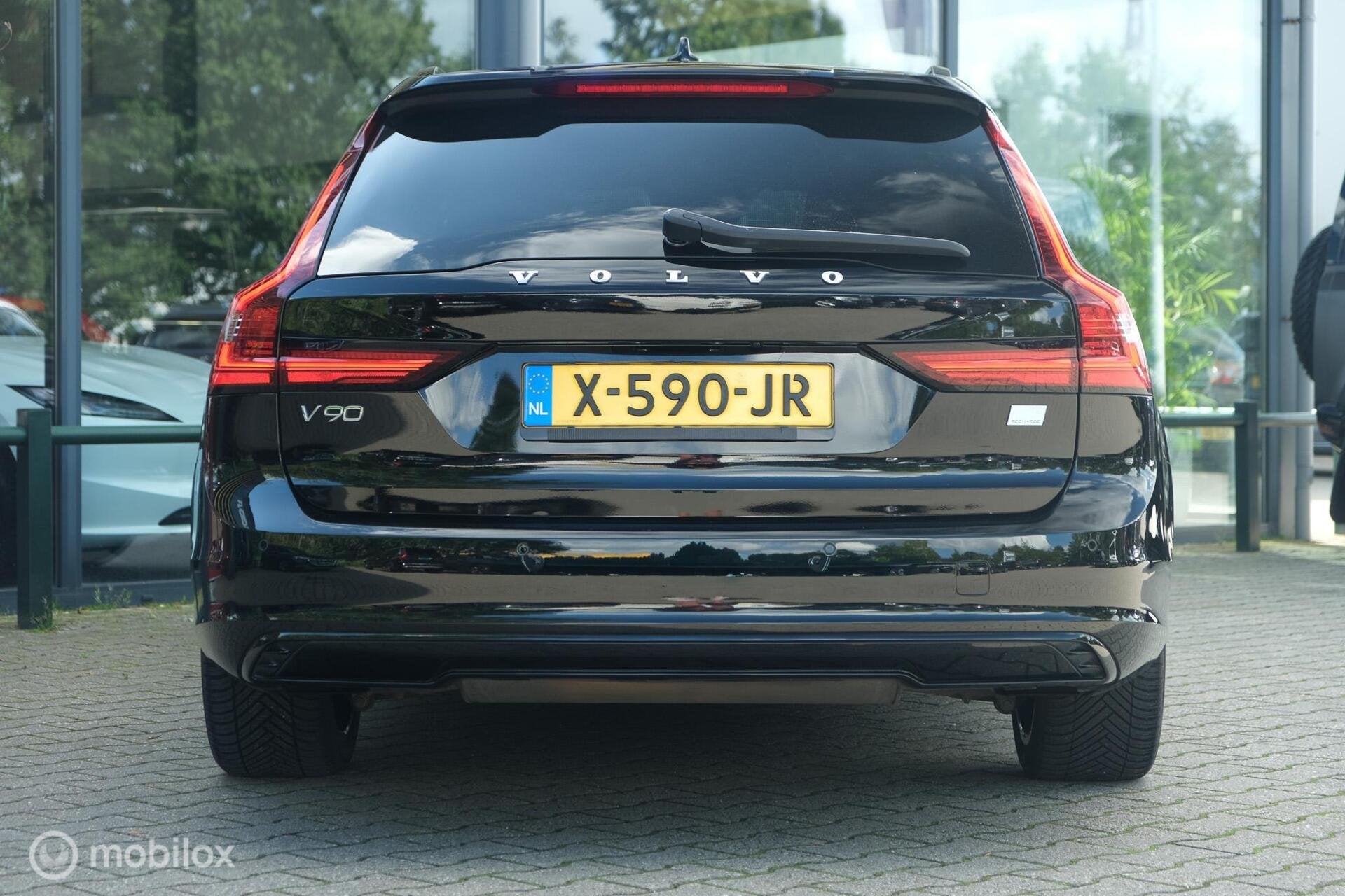 Foto 25 van Volvo V90 2.0 T8 AWD R-Design | Stoel en stuurwielverwarming