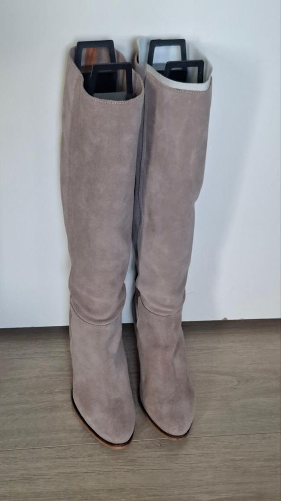 Prachtige suède dames laarzen mt 40, Kleding | Dames, Schoenen, Ophalen, Zo goed als nieuw, Bruin, Hoge laarzen